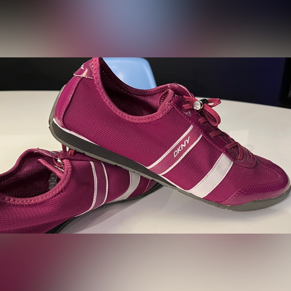 DKNY Women's Sneakers 9